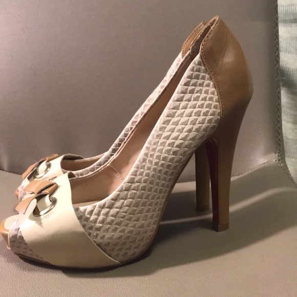 Never worn Bruno Menegatti heels, size 9 - Picture 2 of 6